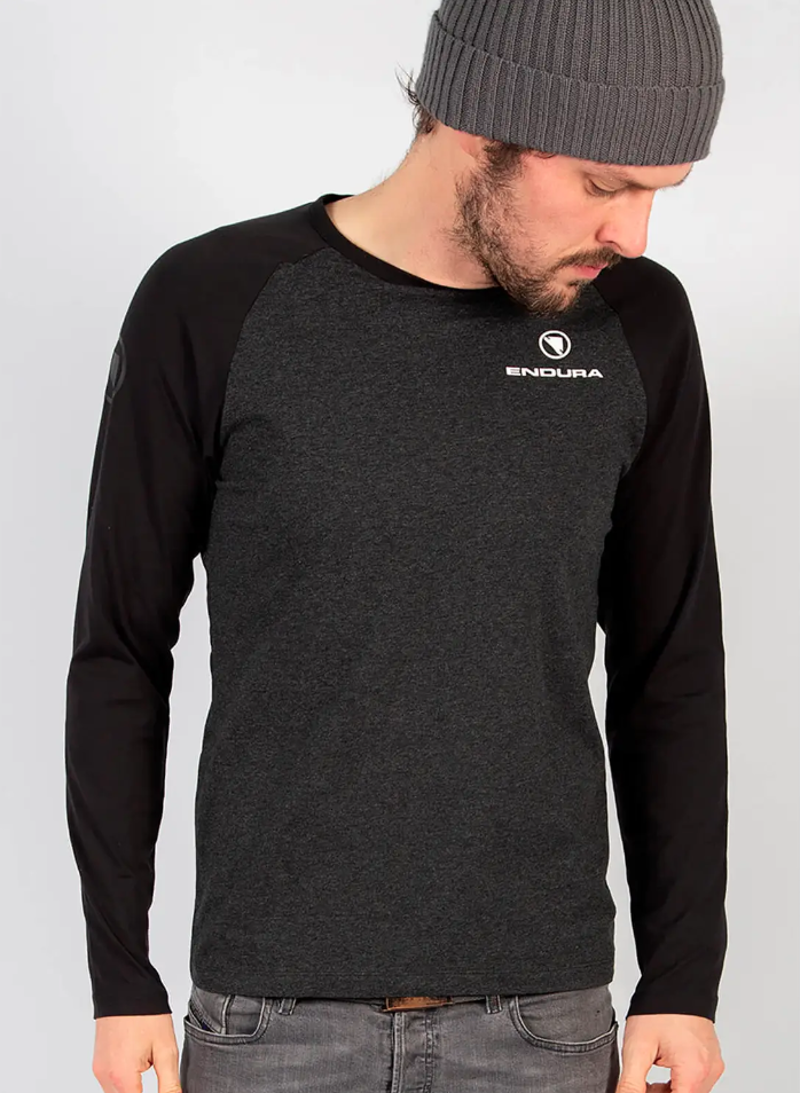 Endura One Clan Raglan Long Sleeved T-Shirt in Grey-2